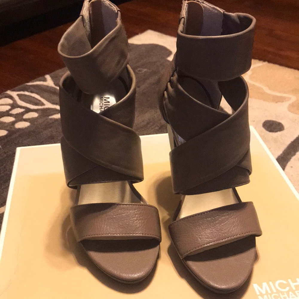 Michael Kors Zip Back - image 5